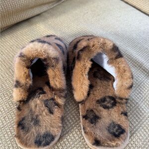 Leopard Print Fuzzy Slippers